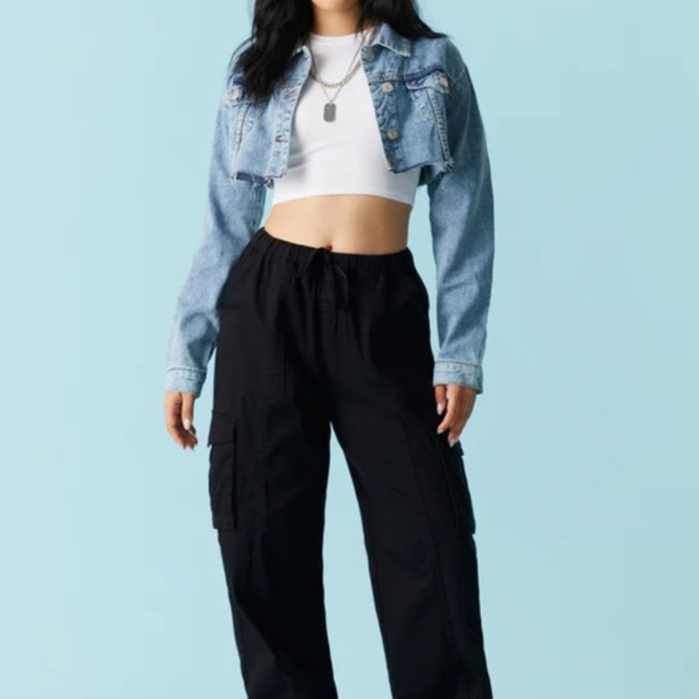 Brand New cropped Jean jackets Medium Wash Raw Hem Crop Denim Jacket - Picture 4 of 9